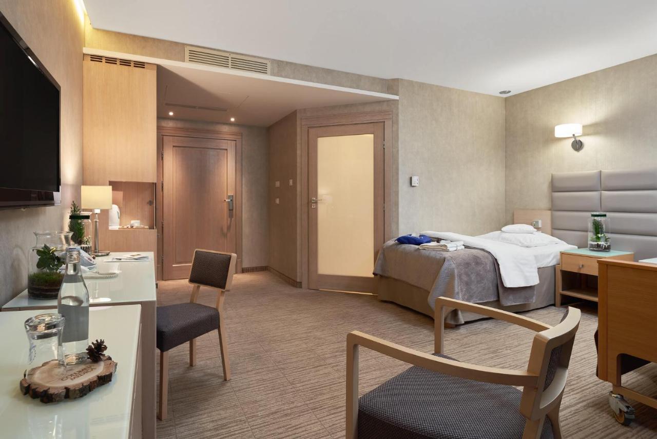 Columna Medica Hotel Lask Bagian luar foto