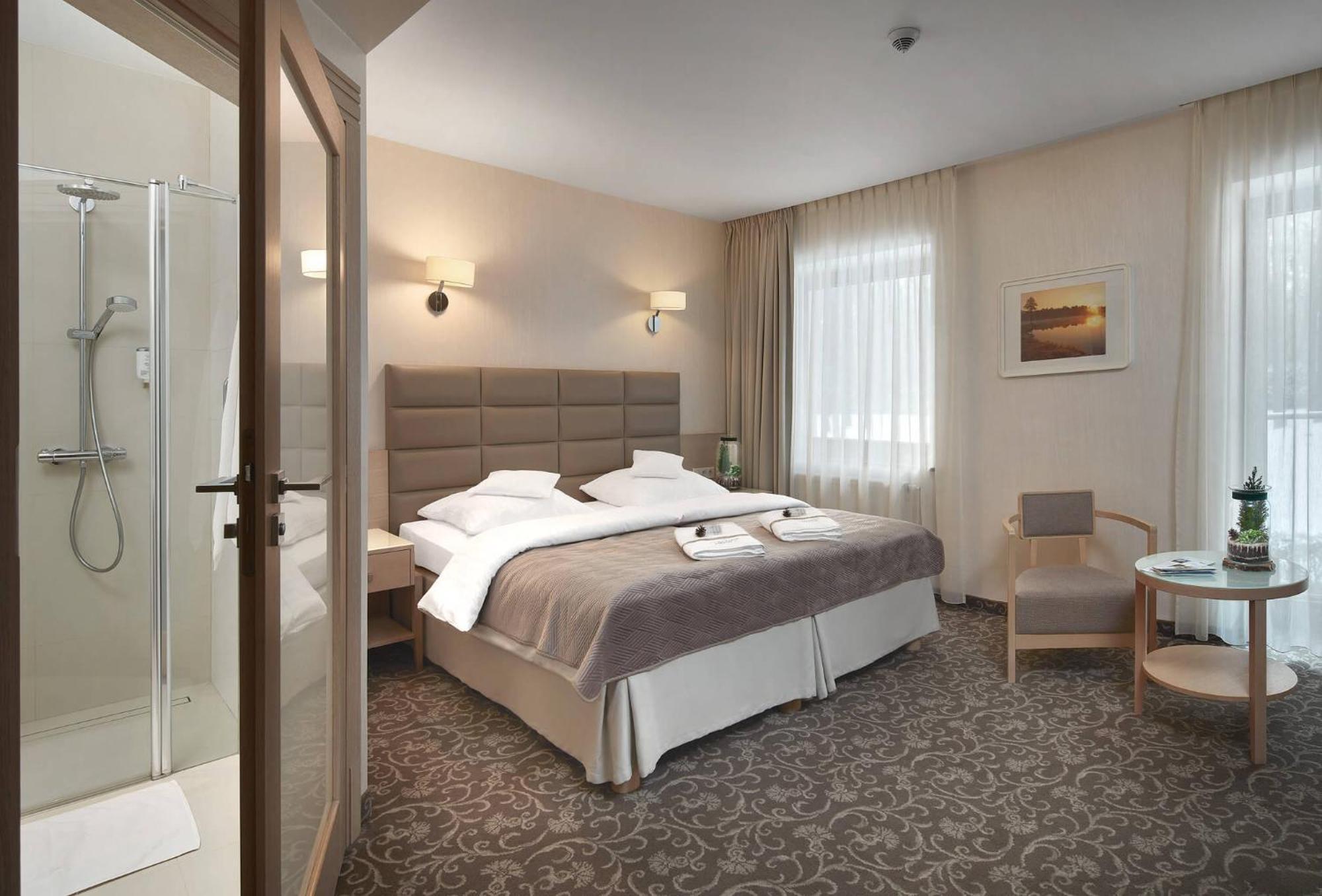 Columna Medica Hotel Lask Bagian luar foto