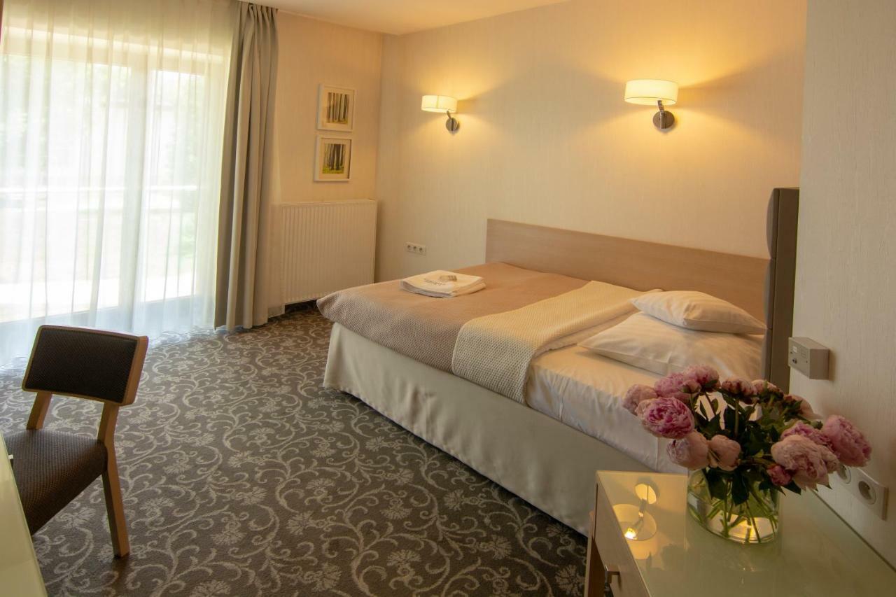 Columna Medica Hotel Lask Bagian luar foto