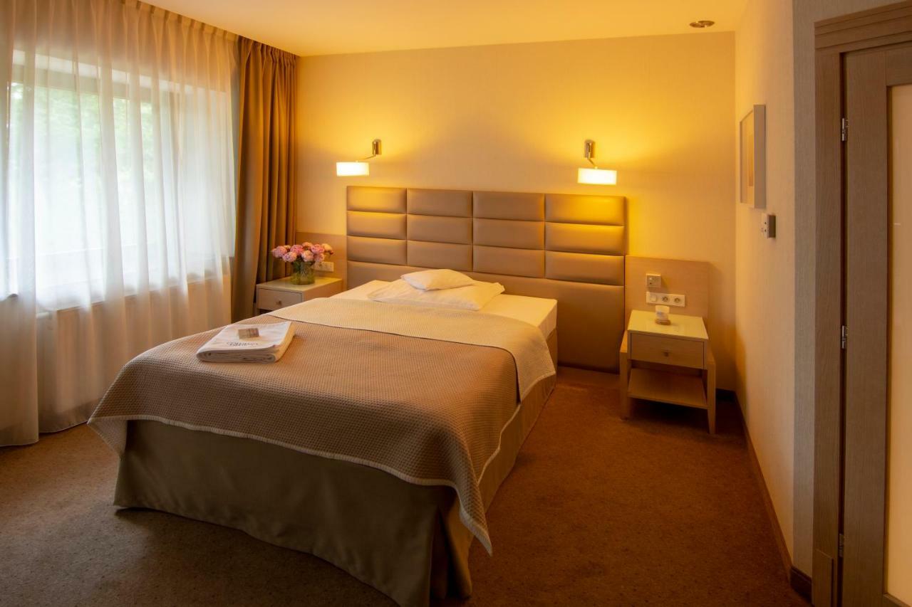 Columna Medica Hotel Lask Bagian luar foto