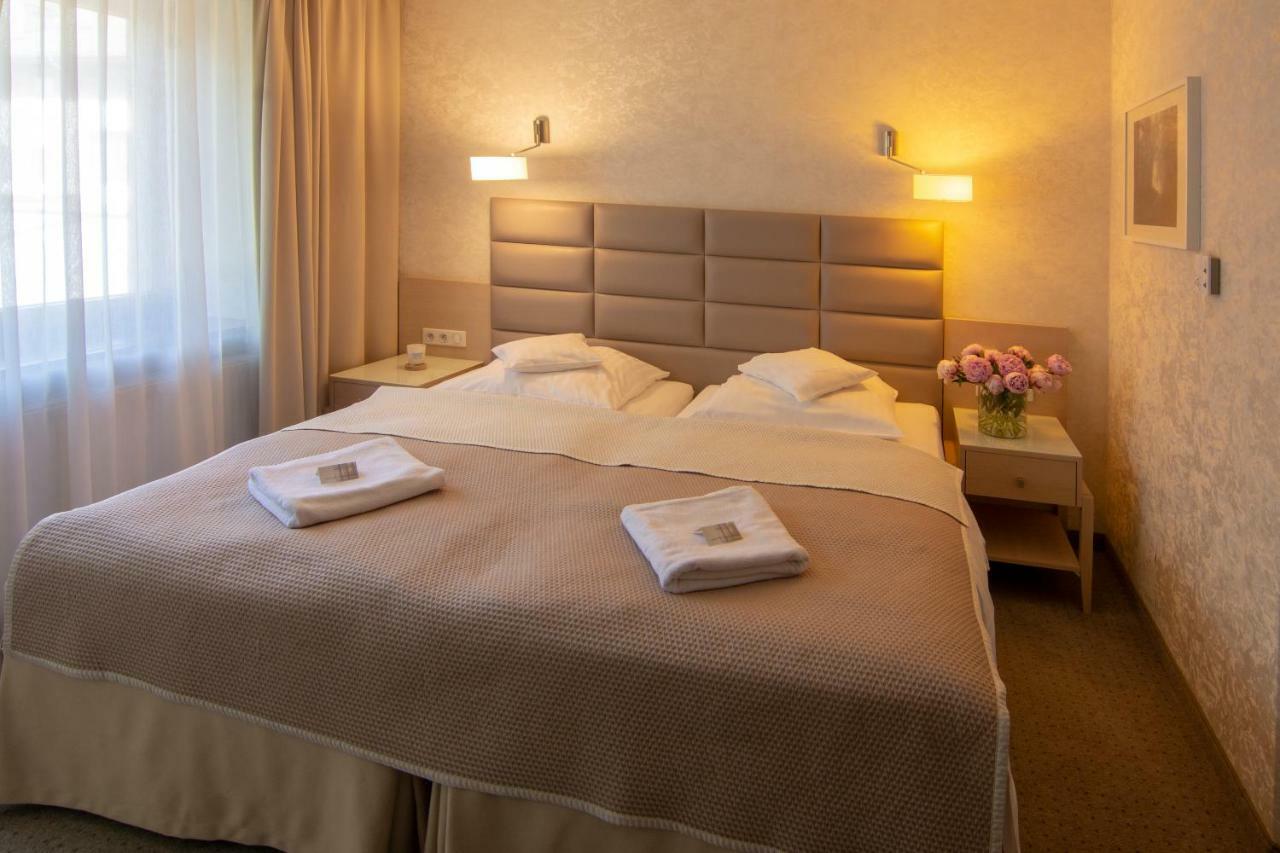 Columna Medica Hotel Lask Bagian luar foto