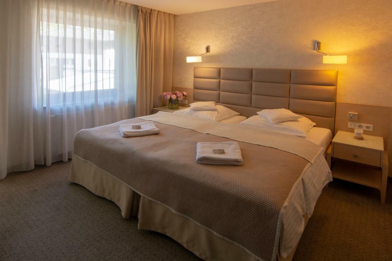Columna Medica Hotel Lask Bagian luar foto
